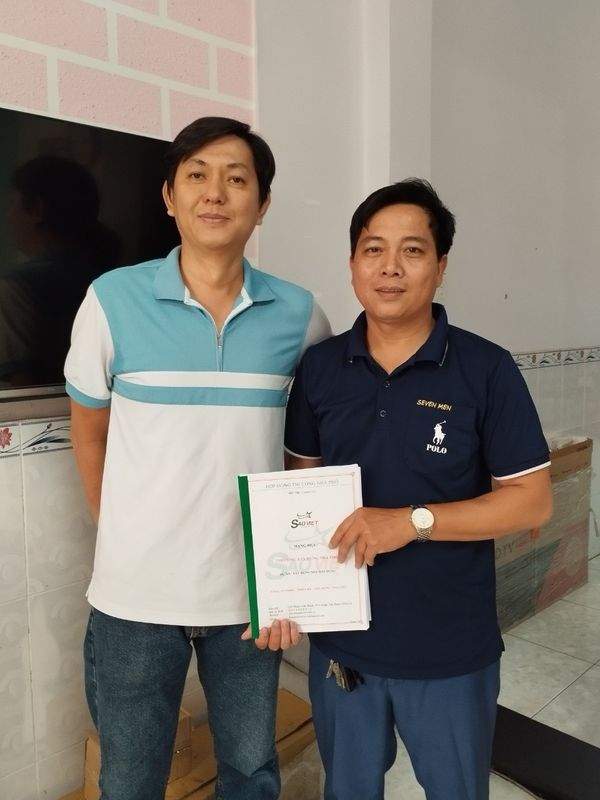 Anh Mẫn ký hợp đồng thi công trọn gói nhà phố 3 tầng ở Xây Dựng Sao Việt