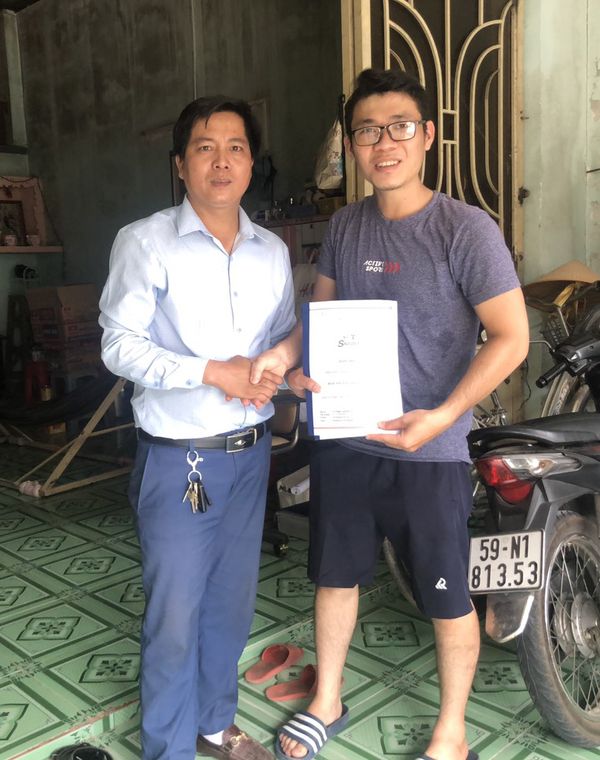 Anh Huê ký hợp đồng thiết kế, thi công nhà trọn gói ở công ty Xây Dựng Sao Việt